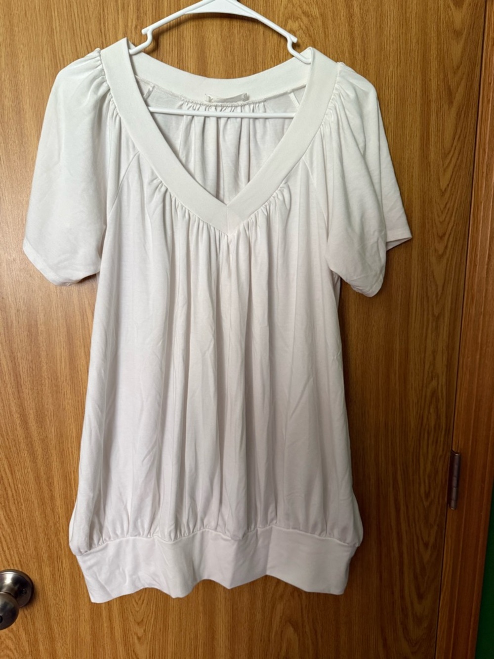 Women's V-Neck Short Sleeve Pullover Top - White